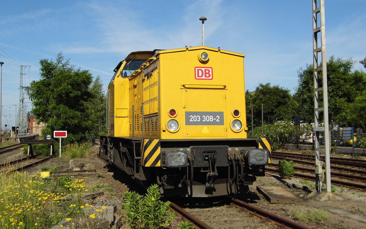 Am 11.06.2017 war  203 308-2 von der DB Netz AG,  in Stendal abgestellt.