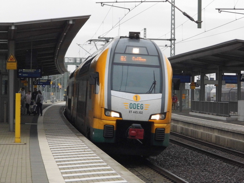 Am 11.10.2014 kam die ET 445.102 von der ODEG aus Richtung Wismar nach Wittenberge und fuhr weiter in Richtung Cottbus .