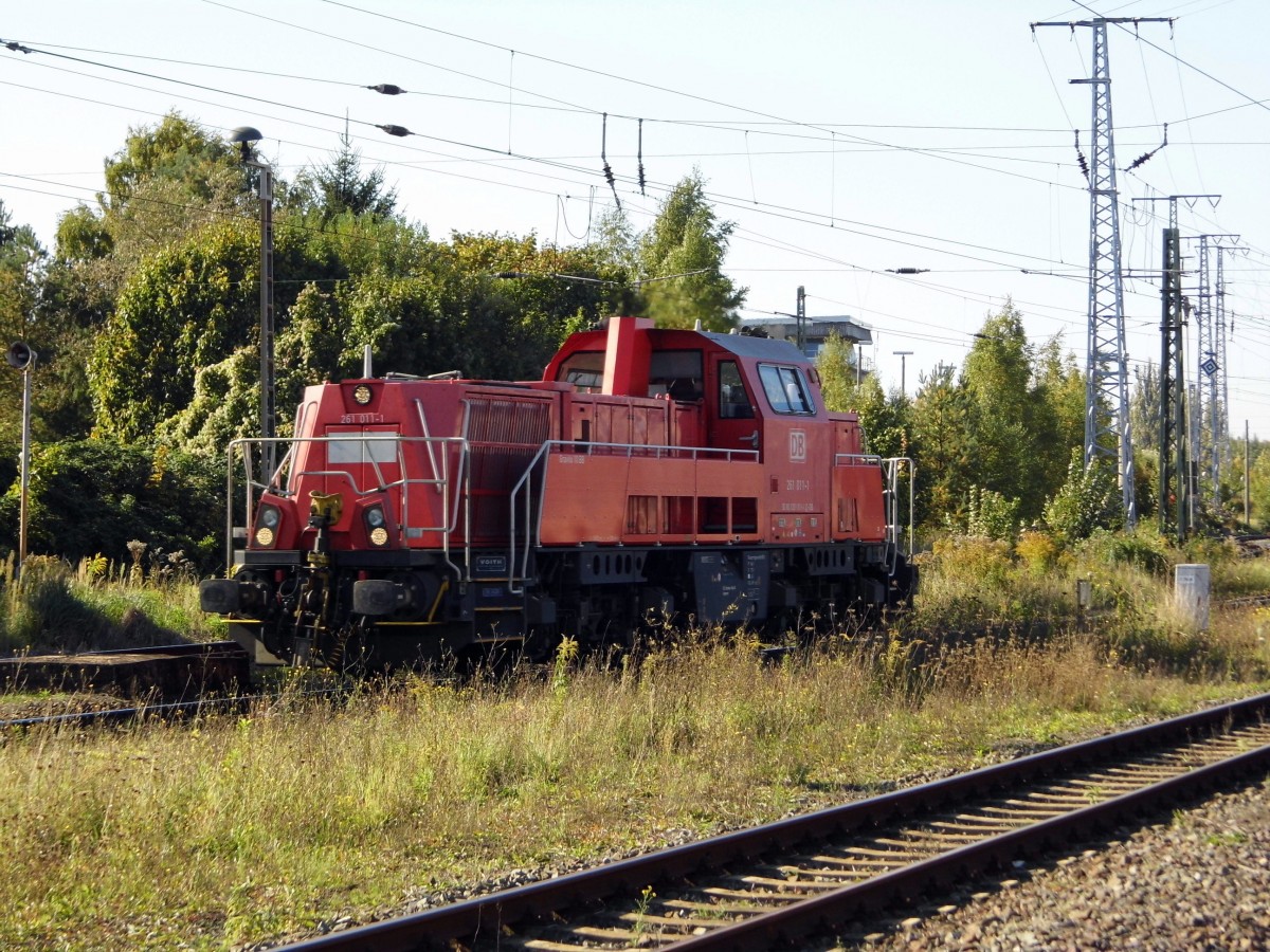Am 11.10.2015 fuhr die 261 011-1 von der DB aus Stendal und weiter in Richtung Magdeburg .