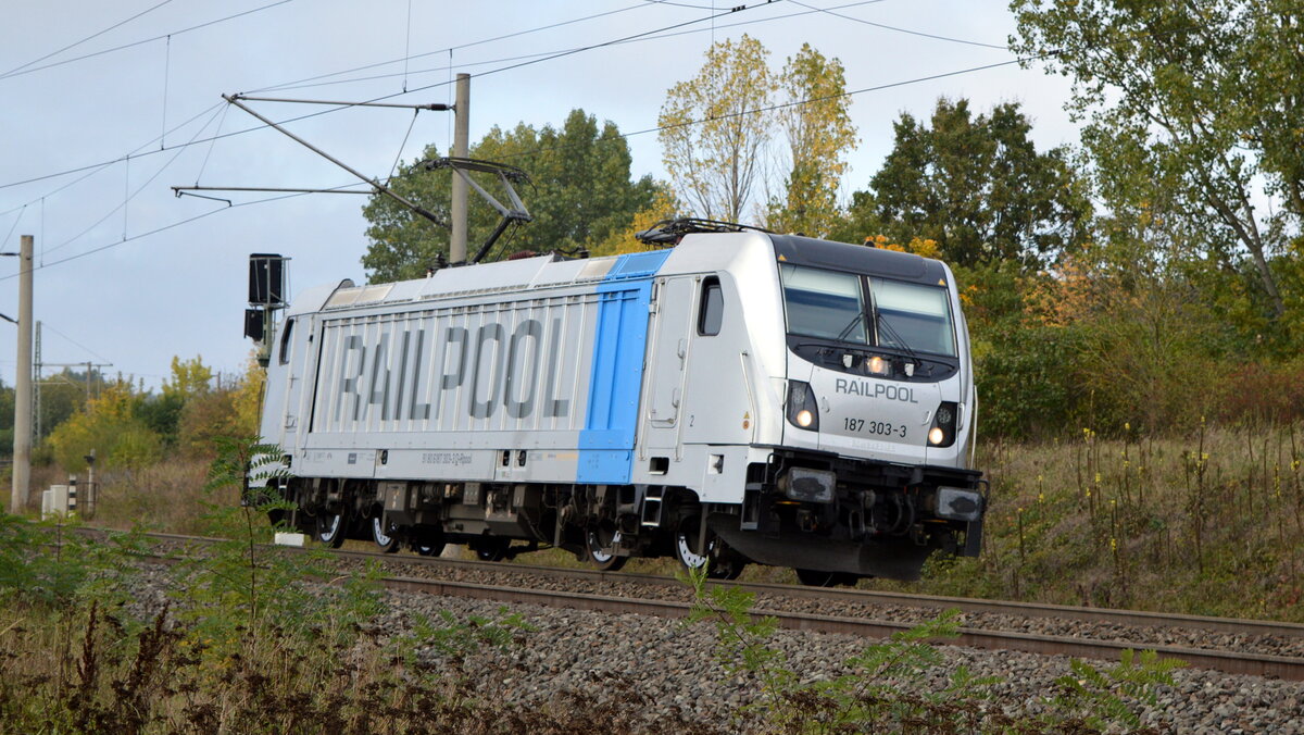 Am 11.10.2021 fuhr die 187 303-3 von der SETG (Railpool) von  Borstel nach    Stendal .