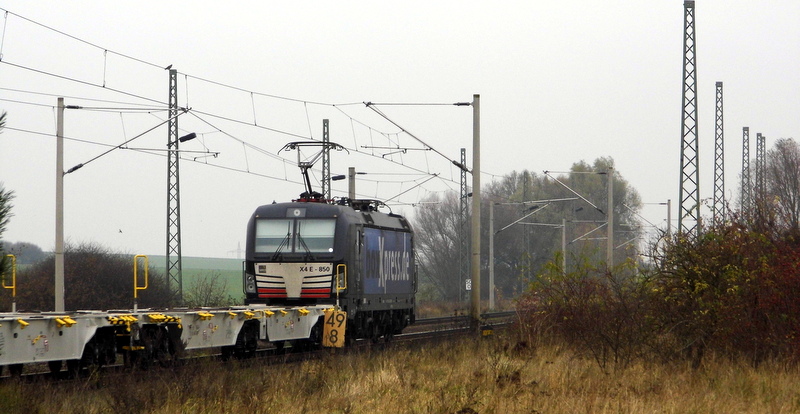 Am 11.11.2014 kam die X4E -850 (193 850) von boxXpress (MRCE Dispolok)    aus Richtung Magdeburg und fuhr weiter in Richtung Stendal .