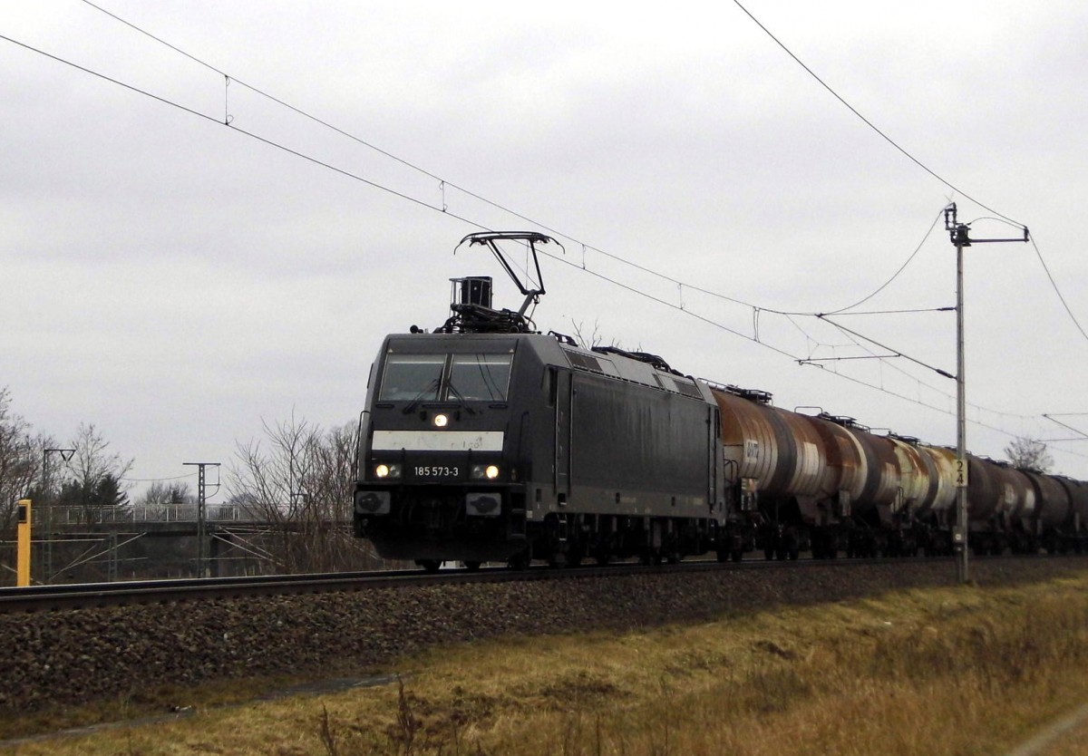 Am 12.03.2016 kam die 185 573-3 von der VEB - Vulkan-Eifel-Bahn Betriebsgesellschaft mbH, ( MRCE Dispolok) aus Richtung Salzwedel und fuhr weiter in Richtung Stendal .
