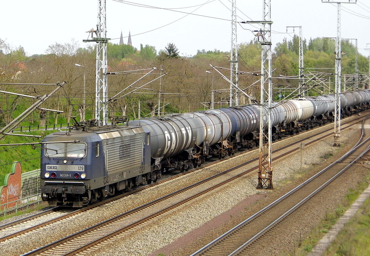 Am 12.05.2017 kam die 143 249-1 von der RBH Logistics GmbH,  aus Richtung Stendal und fuhr weiter in Richtung Wittenberge .