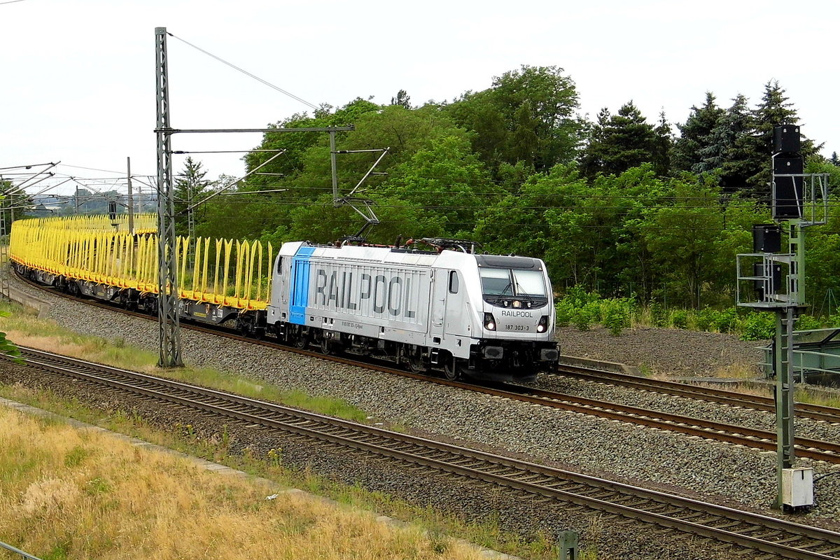 Am 12.06.2018 fuhr die 187 303-3 von der SETG (Railpool) von Borstel nach Stendal und weiter nach Rostock .