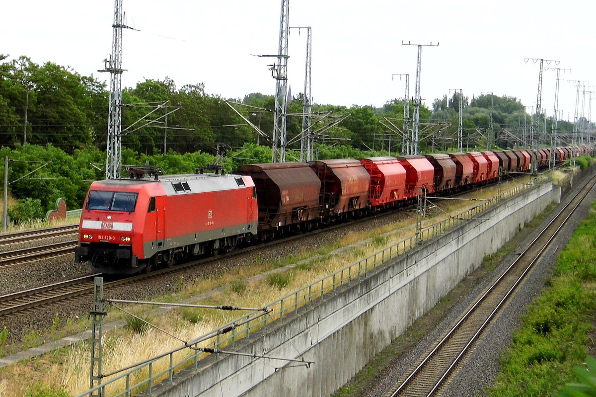 Am 12.06.2018 kam die 152 129-3 von   DB Cargo Deutschland AG, aus Richtung Stendal und fuhr in Richtung Salzwedel .