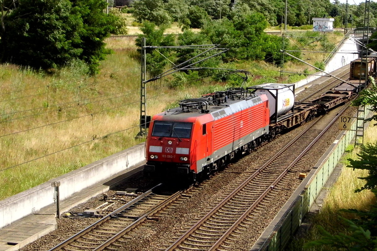 Am 12.07.2016 kam die 189 060-7 von  DB Schenker aus Richtung Stendal und fuhr    in Richtung Hannover   .