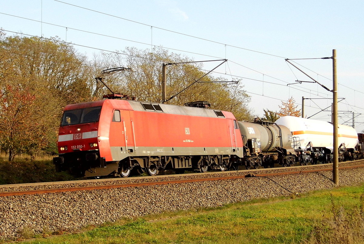 Am 12.11.2020 kam die 152 050-1 von  DB Cargo Deutschland AG, aus Richtung Stendal und fuhr weiter in Richtung Wittenberge .