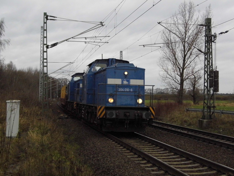 Am 12.12.2014 kamen die 204 036-6 und die 204 010-6 von der Press aus Niedergörne nach Borstel bei Stendal  und fuhren weiter nach Stendal .