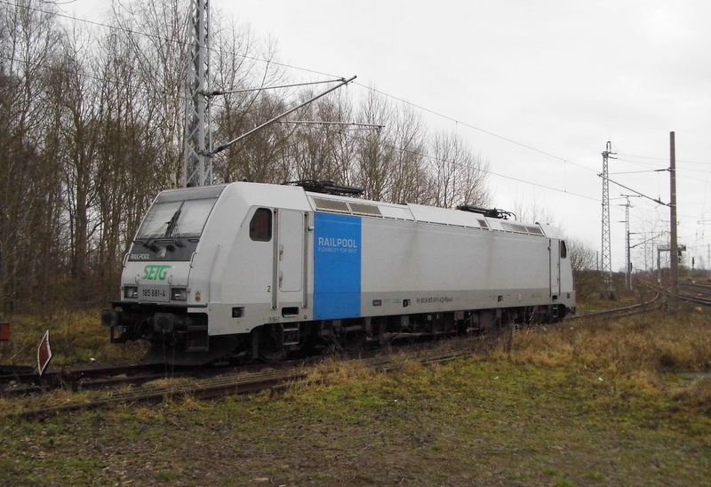 Am 12.12.2014 war die 185 681-4 von der SETG (Railpool) bei Borstel abgestellt .