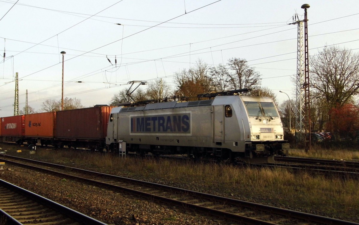 Am 12.12.2015 kam die 386 011-1 von METRANS aus Richtung Magdeburg nach Stendal und fuhr weiter nach Salzwedel.