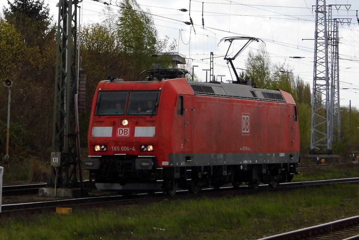 Am 13.04.2017 kam die 185 006-4 von der DB Cargo Deutschland AG, aus Richtung Wittenberge  nach Stendal und fuhr weiter in Richtung Magdeburg .