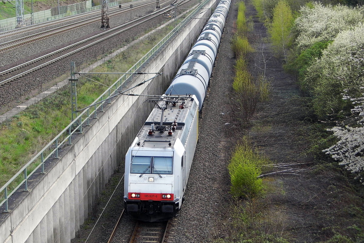 Am 13.04.2017 kam die 185 637-6 von der CTL Logistics GmbH, (Railpool ) aus Richtung Stendal und fuhr weiter in Richtung Braunschweig .