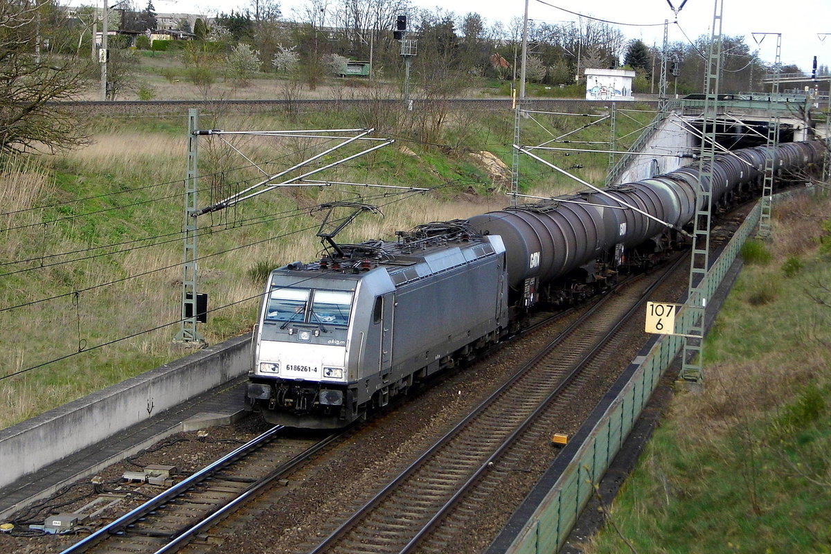 Am 13.04.2017 kam die  6186 261-4 von der CTL Logistics GmbH, (AKIEM) aus Richtung Stendal und fuhr weiter in Richtung Braunschweig .
