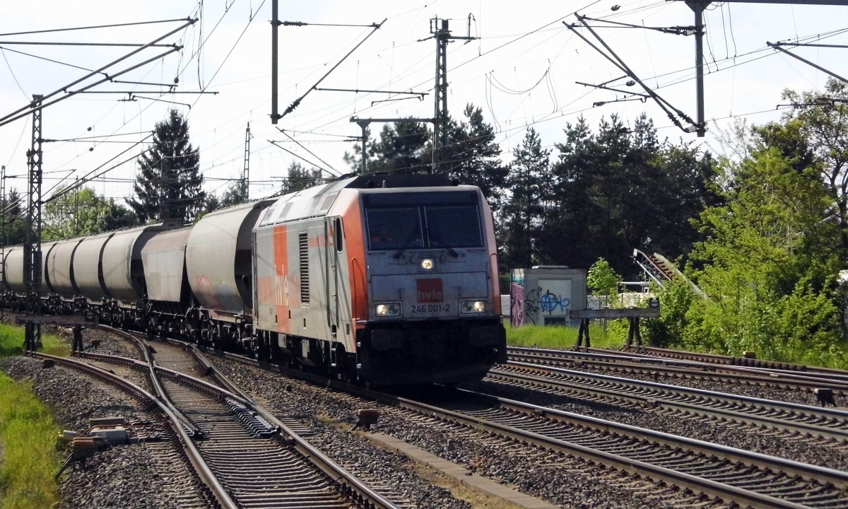 Am 13.05.2015 kam die 246 001-2  von der HVLE aus Richtung Braunschweig nach Niederndodeleben und fuhr weiter in Richtung Magdeburg .
