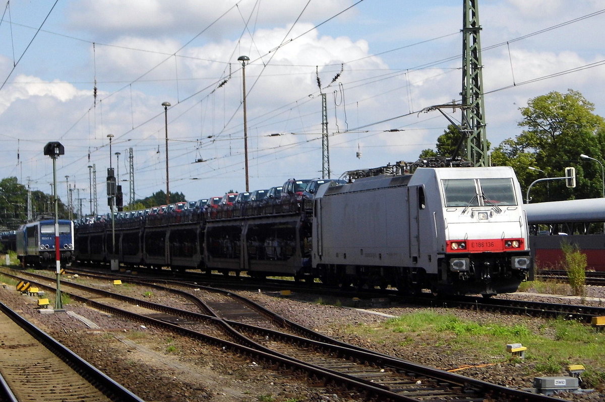 Am 13.07.2016 kam die E 186 136 von der ITL aus Richtung Magdeburg nach Stendal und fuhr weiter in Richtung Hannover .