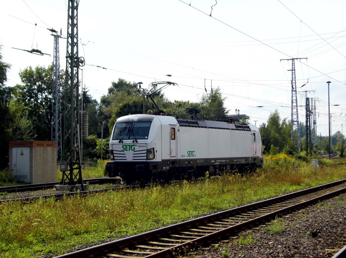 Am 13.09.2015 kam die 193 814 von der SETG (Railpool) aus Richtung Borstel nach  Stendal . 