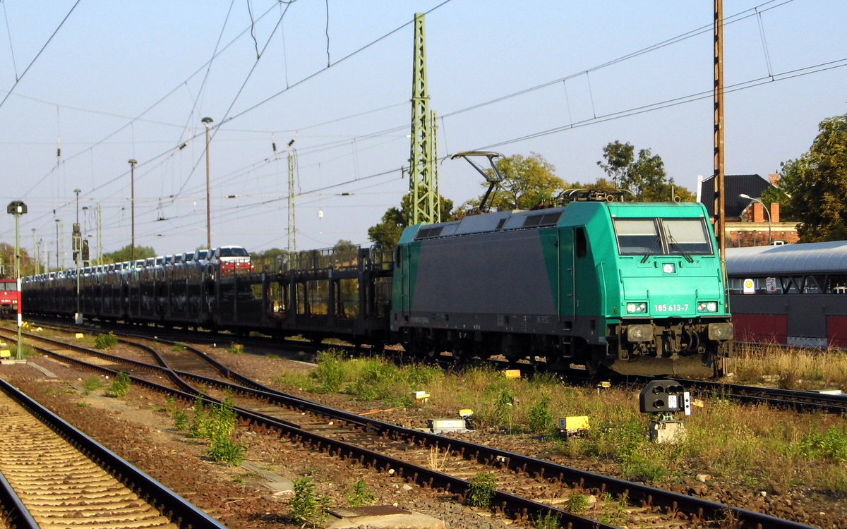 Am 13.09.2016 kam die 185 613-7 von der  Crossrail AG, aus Richtung Berlin nach Stendal und fuhr weiter in Richtung Hannover.