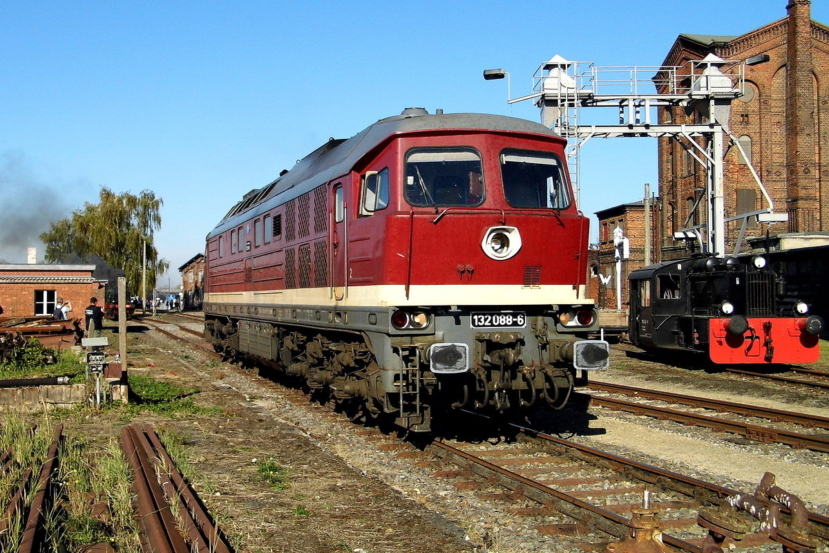 Am 13.10.2018 fuhr die 132 088-6 von der  SRS - Salzland Rail Service GmbH, in der Fahrzeugparade in Wittenberge .