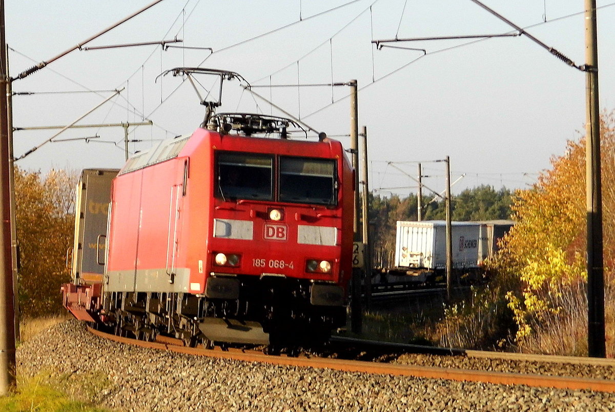 Am 13.11.2020 kam die 185 068-4 von DB Cargo Deutschland AG, aus Richtung Wittenberge und fuhr weiter in Richtung Stendal .