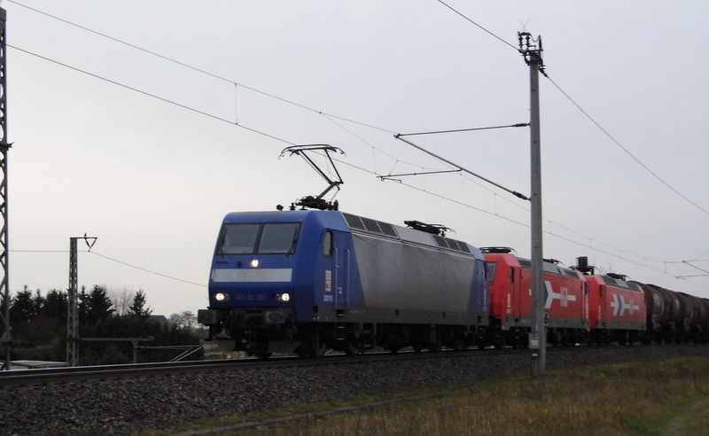Am 13.12.2014 kamen die 145-CL201 und die 185 632-7 von der HGK aus Richtung  Salzwedel und fuhr weiter in Richtung Stendal.