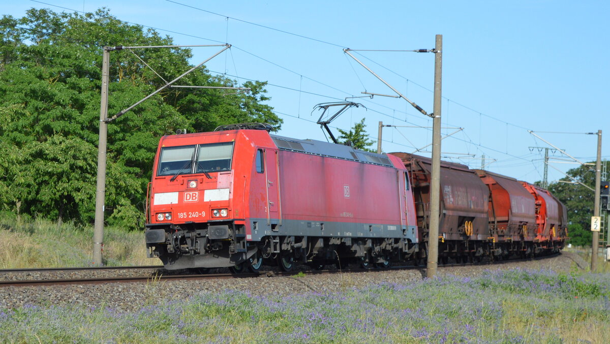 Am 14.06.2021 kam die 185 240-9 von DB Cargo Deutschland AG, aus Richtung Stendal und fuhr weiter in Richtung Wittenberge .