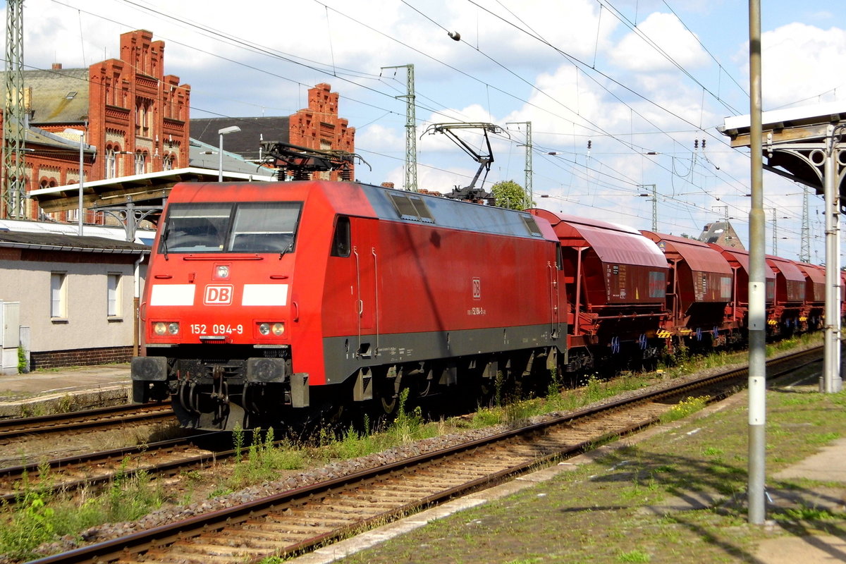 Am 14.08.2017 kam die 152 094-9 von der DB Cargo Deutschland AG. aus Richtung Magdeburg nach Stendal und fuhr weiter in Richtung Wittenberge.