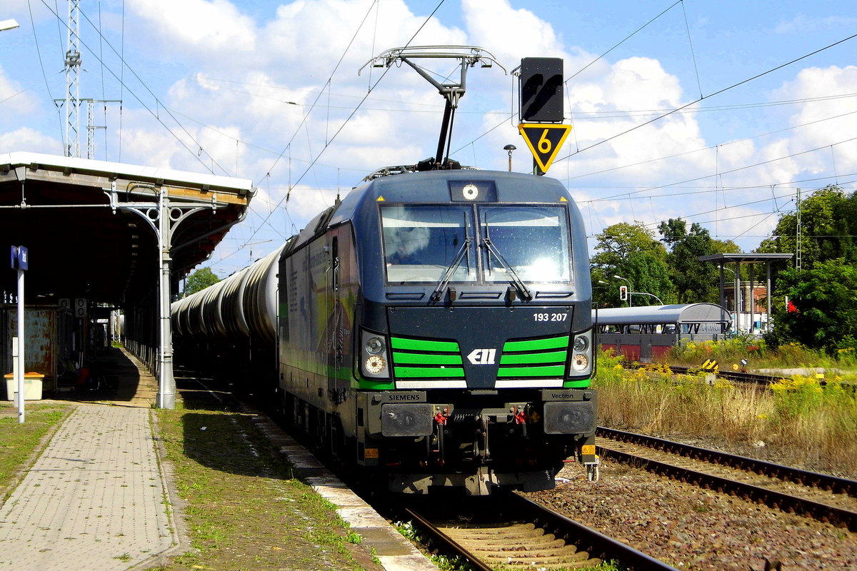 Am 14.08.2017 kam die 193 207-8 von der LTE Logistik (ELL) aus Richtung Magdeburg nach Stendal und fuhr nach  Hamburg .