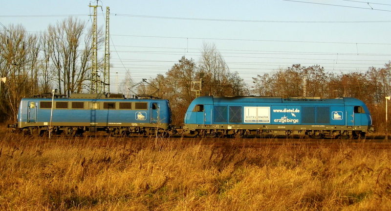 Am 14.12.2014 standen die 140 042-4 und die 253 015-8 von der Eisenbahn-Bau- und Betriebsgesellschaft Pressnitztalbahn mbH-Press aus in Stendal. 