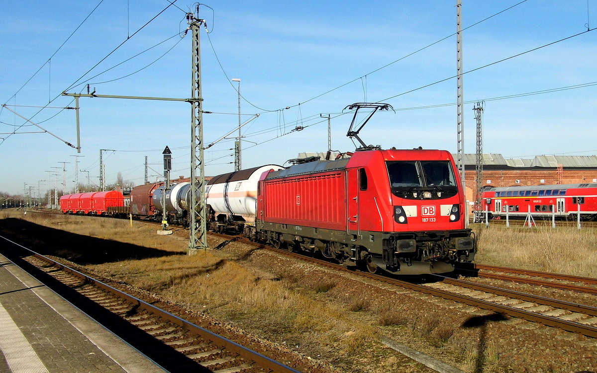 Am 15.02.2019 fuhr die 187 133-4 von DB Cargo Deutschland AG, von Wittenberge in Richtung Berlin .
