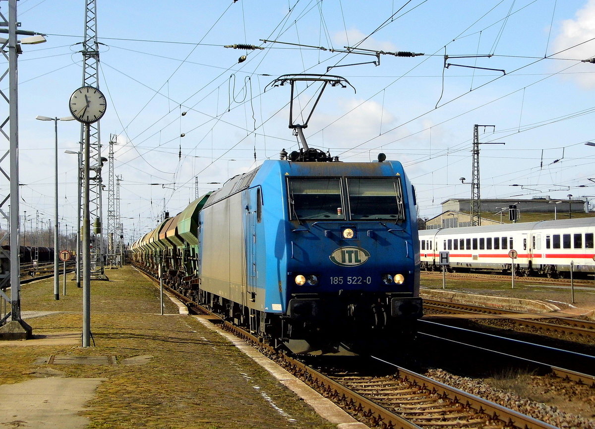 Am 15.03.2017 kam die 185 522-0 von der ITL aus Richtung Braunschweig nach Stendal und fuhr weiter in Richtung Magdeburg .