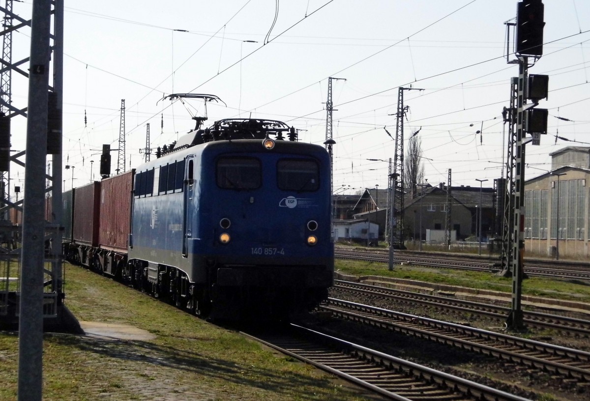 Am 15.04.2015 kam die 140 857-4 von der EGP aus Richtung Salzwedel nach Stendal und fuhr weiter in Richtung Magdeburg .