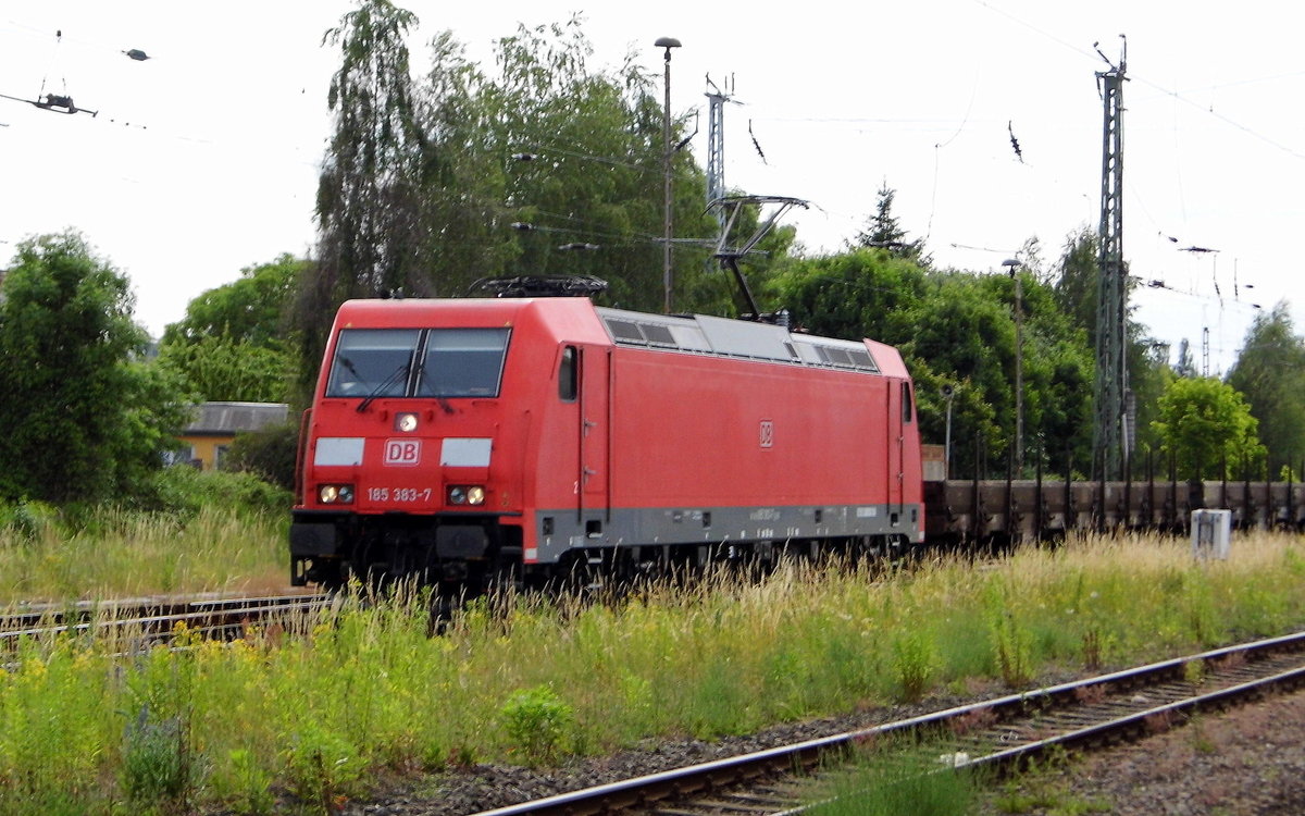 Am 15.06.2017 kam die 185 383-7 von der  DB Cargo Deutschland AG, aus Richtung Braunschweig nach Stendal und fuhr weiter in Richtung Magdeburg .