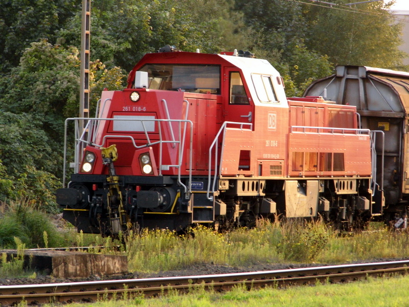 Am 15.09.2014 Rangierfahrt von der 261 018-6 von der DB in Stendal . 