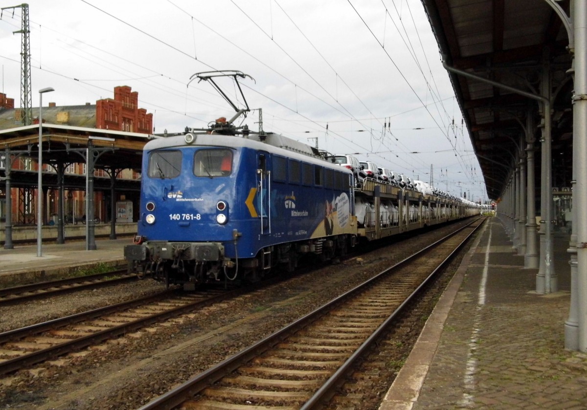 Am 15.09.2015 kam die 140 761-8 von der evb Logistik aus Richtung Magdeburg nach Stendal und fuhr weiter in Richtung Wittenberge .