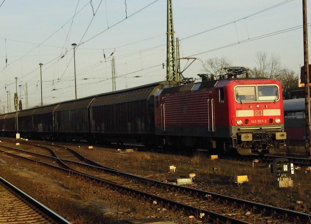 Am 16.03.2017 kam die 143 597-3 aus Richtung Magdeburg nach Stendal und fuhr weiter in Richtung Braunschweig .