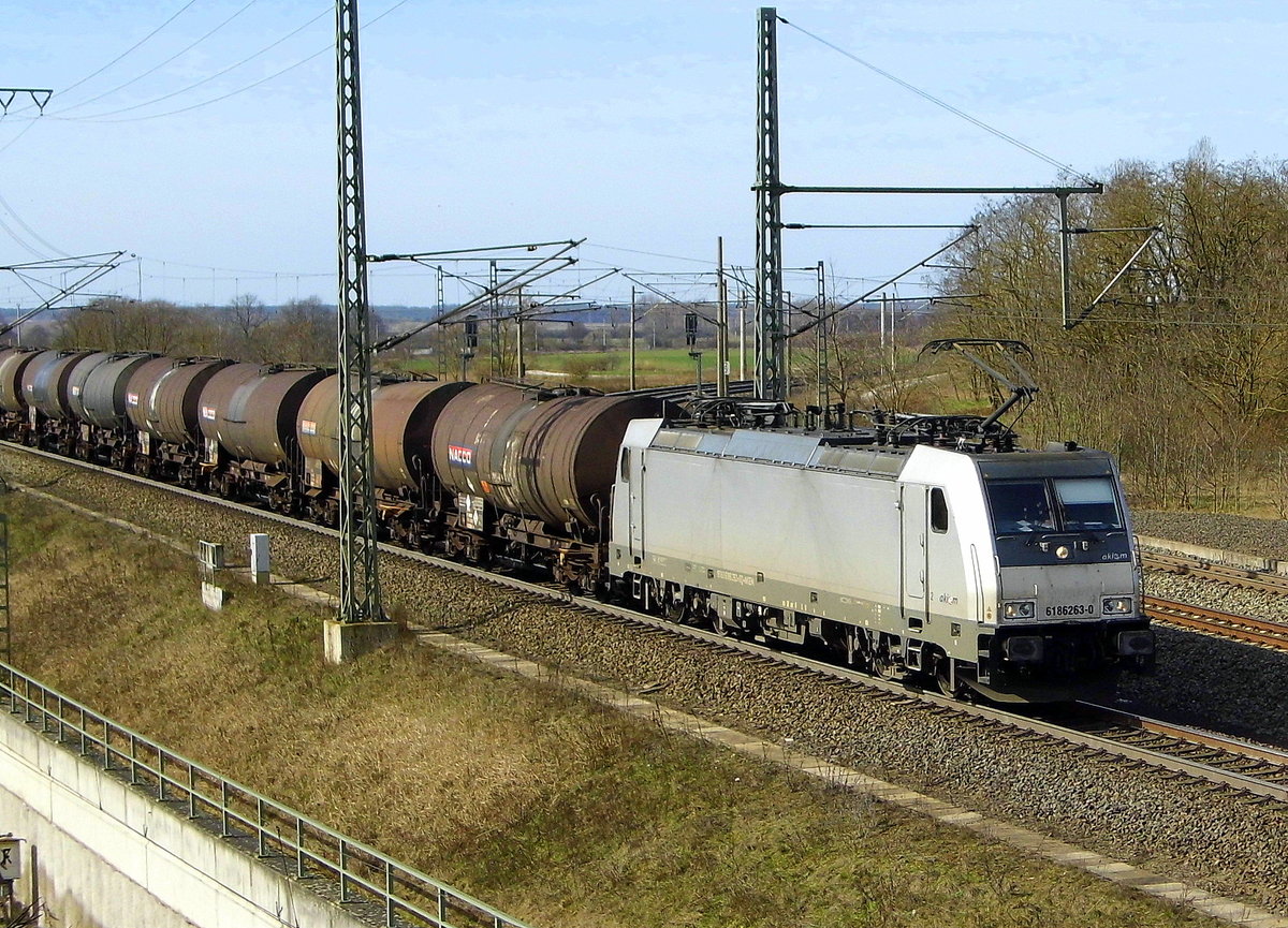 Am 16.03.2017 kam die  6186 263-0 von der CTL Logistics GmbH, (AKIEM) aus Richtung Salzwedel nach Stendal .