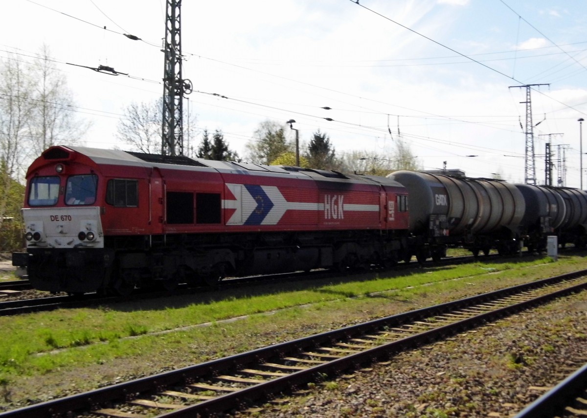 Am 16.04.2015 kam die  260 070-2 DE 670 von der HGK aus Richtung Salzwedel nach Stendal und fuhr weiter in Richtung Berlin .