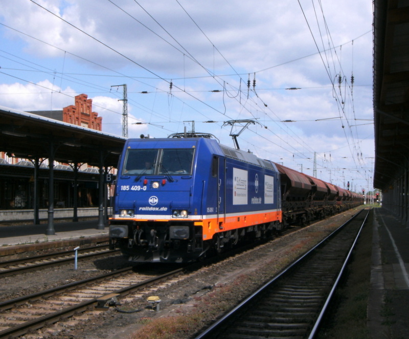 Am 16.05.2014 kam die 185 409-0 von Raildox aus Richtung Magdeburg nach Stendal und fuhr weiter in Richtung Hannover.