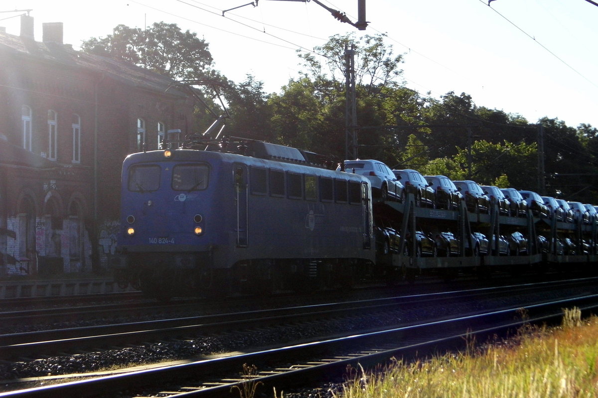 Am 16.06.2016 kam die 140 824-4 von der EGP  aus Richtung Magdeburg nach Niederndodeleben und fuhr weiter in Richtung Braunschweig .