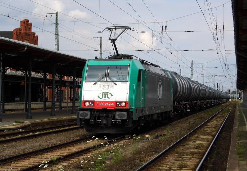 Am 16.07.2014 kam die E 186 242-4 von der ITL aus Richtung Magdeburg nach Stendal und fuhr weiter in Richtung Wittenberge .