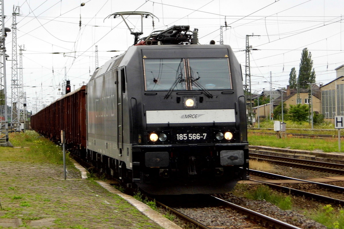 Am 16.07.2017 kam die 185 566-7 von der  CTL Logistics GmbH, ( MRCE Dispolok) aus Richtung Wittenberge nach Stendal und fuhr weiter in Richtung Magdeburg .