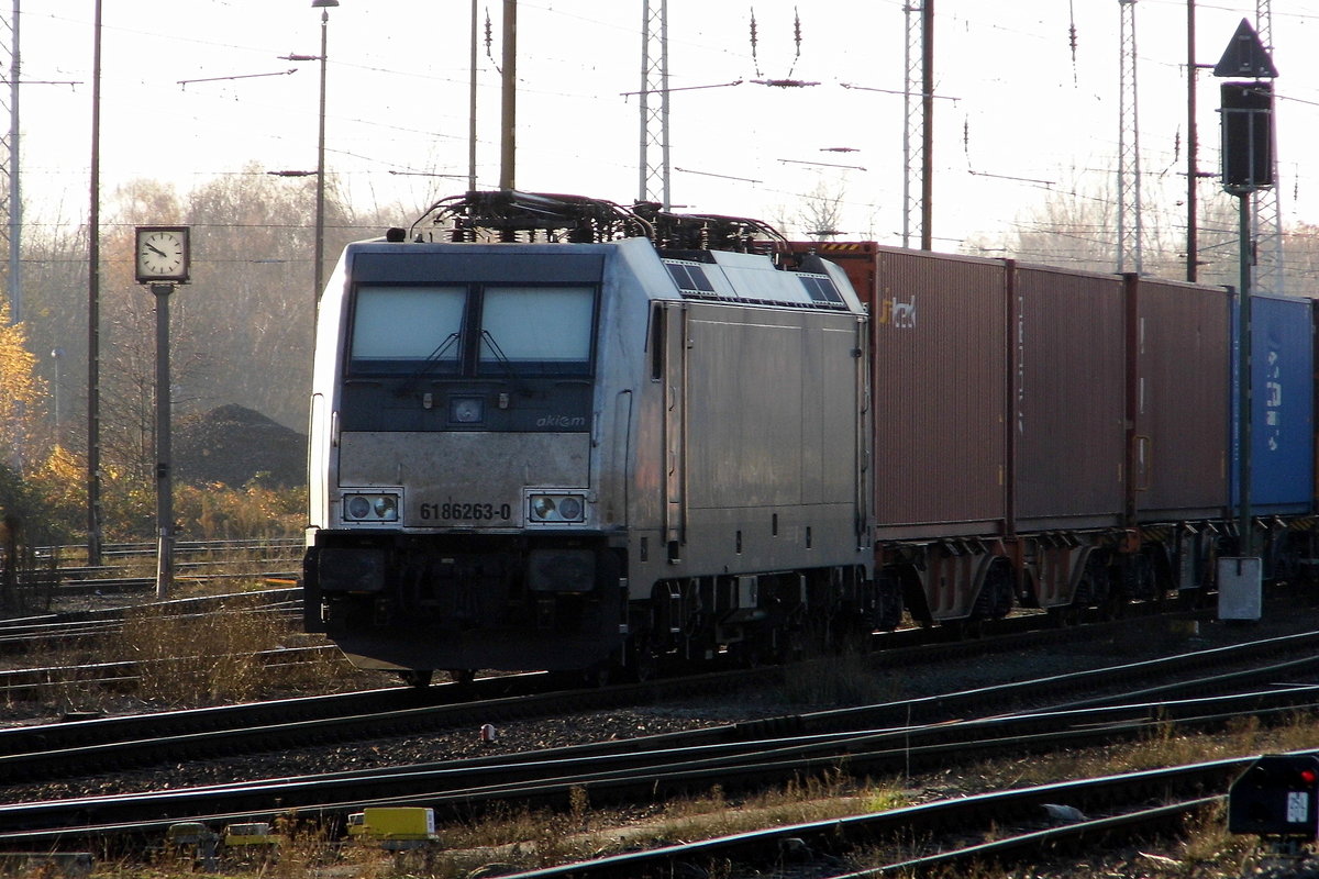 Am 16.11 .2018 war die 6186 263-0 von der  CTL Logistics GmbH,  (AKIEM SAS, Clichy ) in Stendal abgestellt .