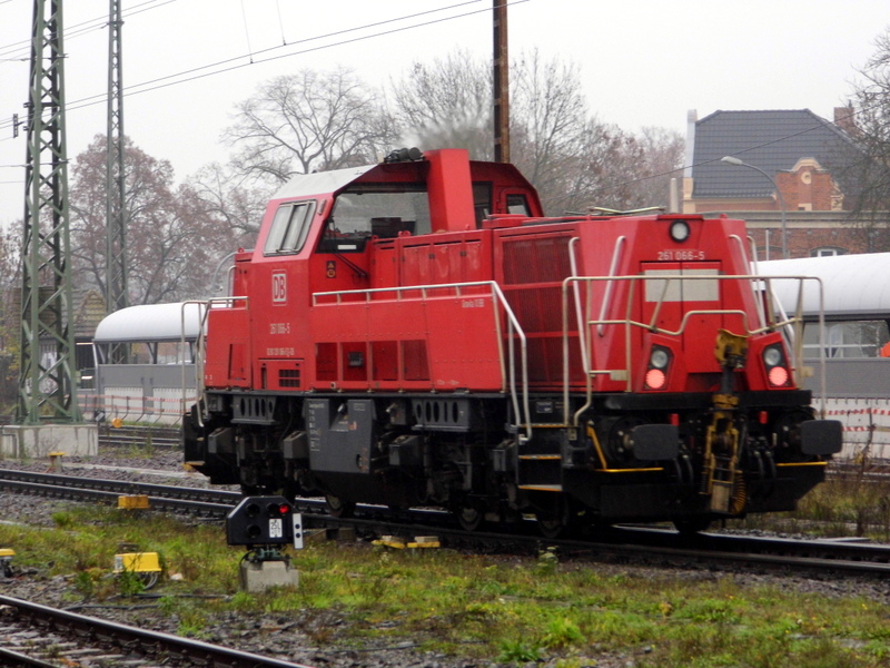 Am 16.11.2014 fuhr die 261 066-5   von der DB aus Stendal nach Magdeburg .
