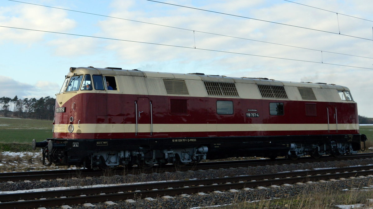 Am 17.02.2021 kam die 118 757-4 von der PRESS aus der Richtung Stendal nach Demker und fuhr weiter in Richtung Magdeburg .