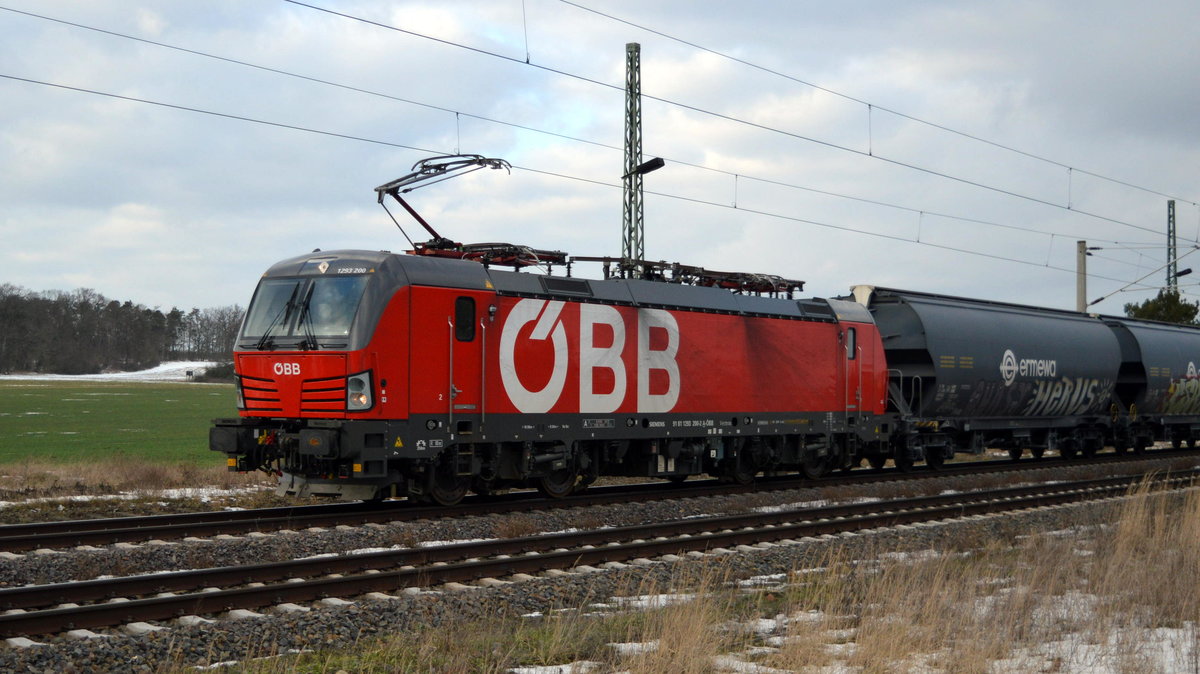 Am 17.02.2021 kam die 1293 200-2 von der ÖBB-Produktion GmbH, aus der Richtung Stendal nach Demker und fuhr weiter in Richtung Magdeburg .
