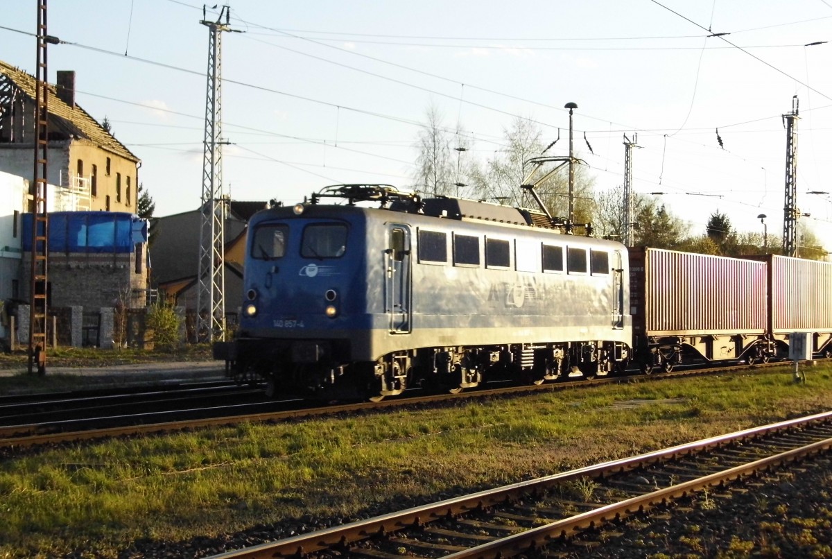 Am 17.04.2015 kam die 140 857-4 von der EGP aus Richtung Salzwedel nach Stendal und fuhr weiter in Richtung Magdeburg . 