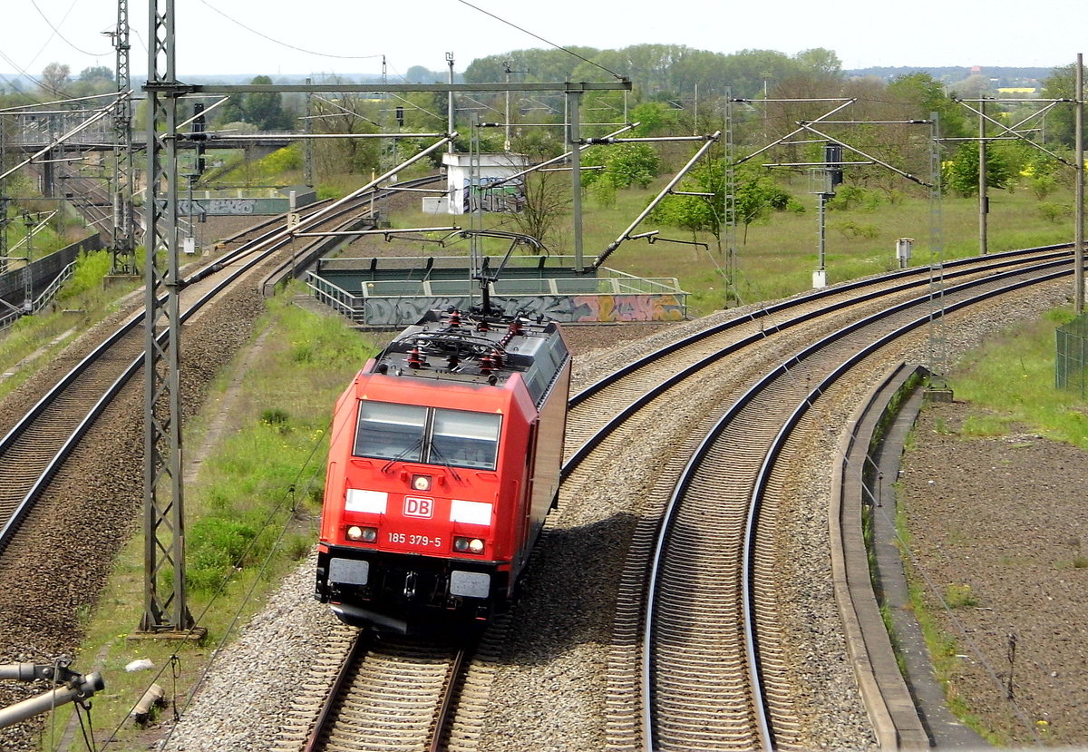 Am 17.05.2017 kam die 185 379-5 von der  DB Cargo Deutschland AG, aus Richtung Wittenberge nach Stendal .
