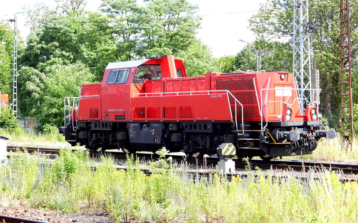 Am 17.06.2017 stand die  261 313-1 von der SGL - Schienen Güter Logistik GmbH, (Voith Lokomotivtechnik, eine Zweigniederlassung der Voith Turbo GmbH Co. KG) in Stendal .