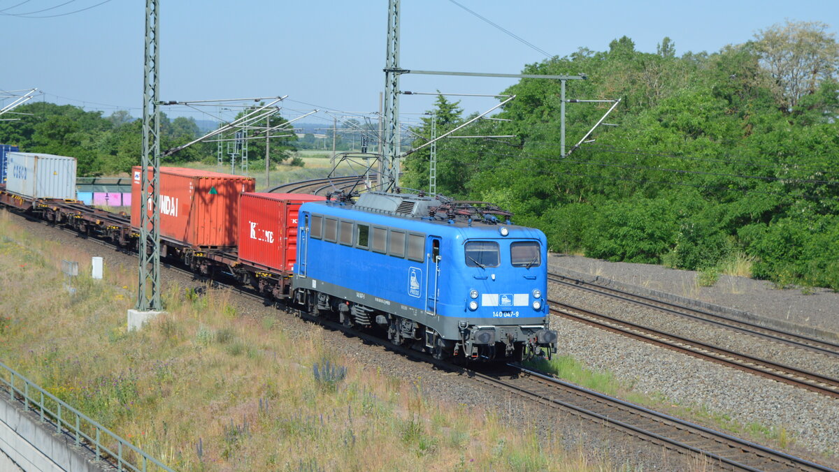 Am 17.06.2021 kam die 140 047-9 von METRANS (PRESS) aus Richtung Salzwedel und fuhr weiter in Richtung Stendal ,