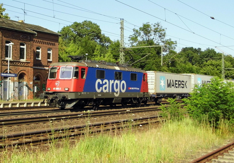 Am 17.07.2014 kam die 421 396-3 von der SBB Cargo aus Richtung Magdeburg nach Niederndodeleben und fuhr weiter in Richtung Braunschweig .